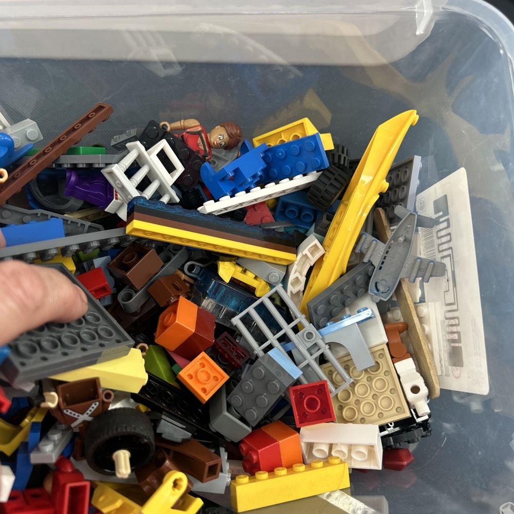 LEGO Bulk 2 1/2 Lbs Mixed Bricks RANDOM Box LEGO Pieces  Smaller People - Picture 5 of 7